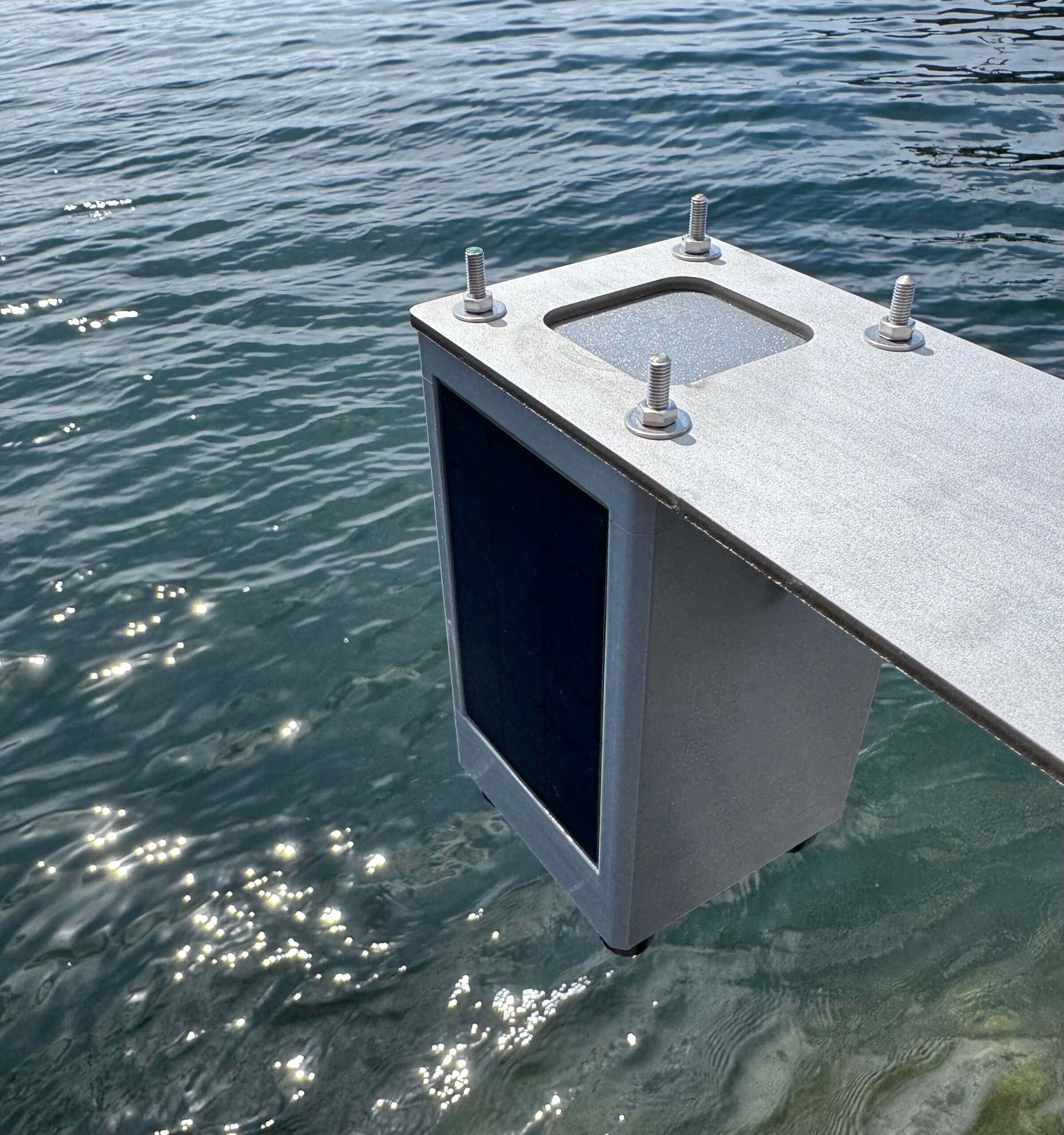 Tide gauge with integrated RADAR